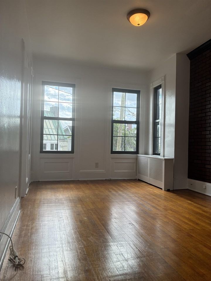 110 18th St #2 - Photo 2 of 25