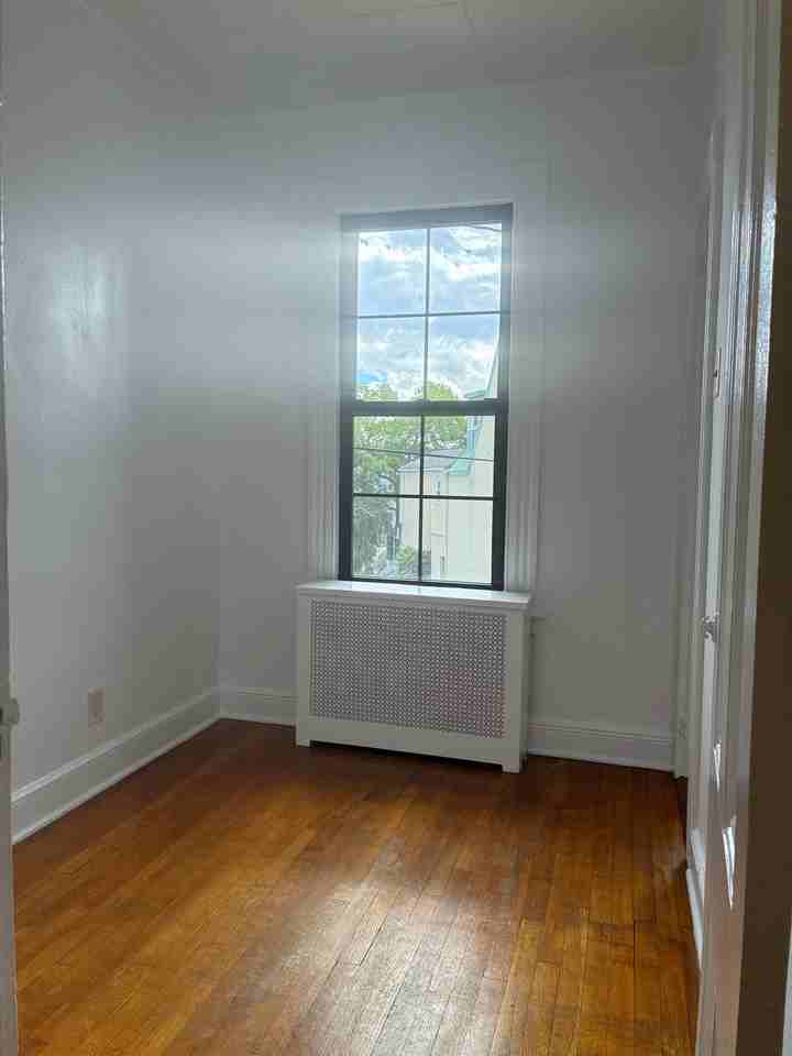 110 18th St #2 - Photo 5 of 25