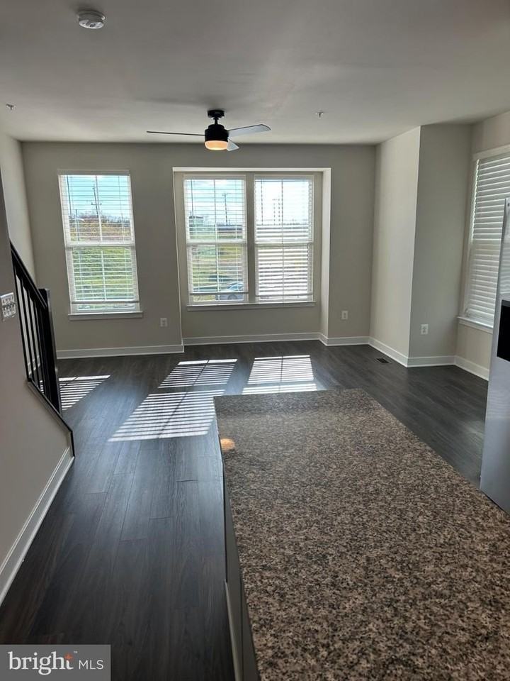 4770 Towne Square Blvd - Photo 5 of 28