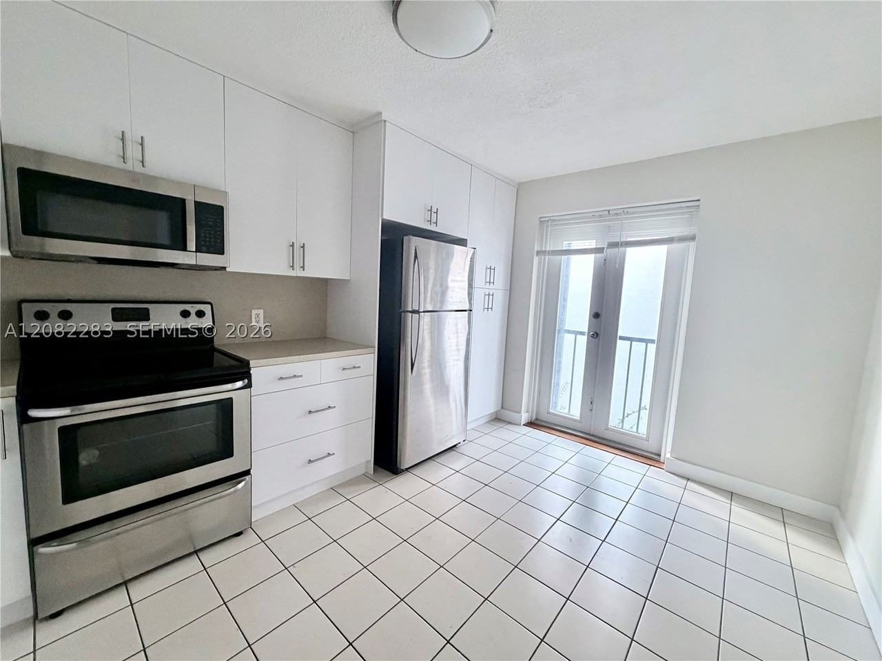 3203 Mary St #4 - Photo 6 of 24