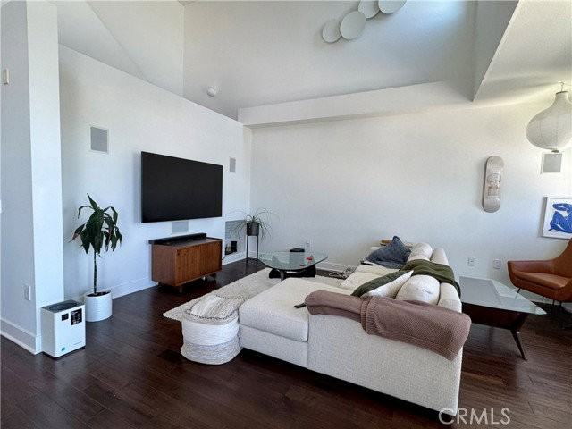 4211 Redwood Ave #408 - Photo 2 of 6