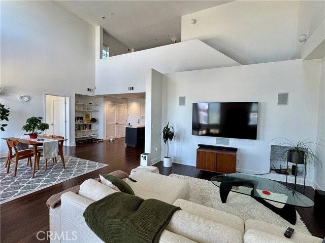 4211 Redwood Ave #408 - Photo 3 of 6