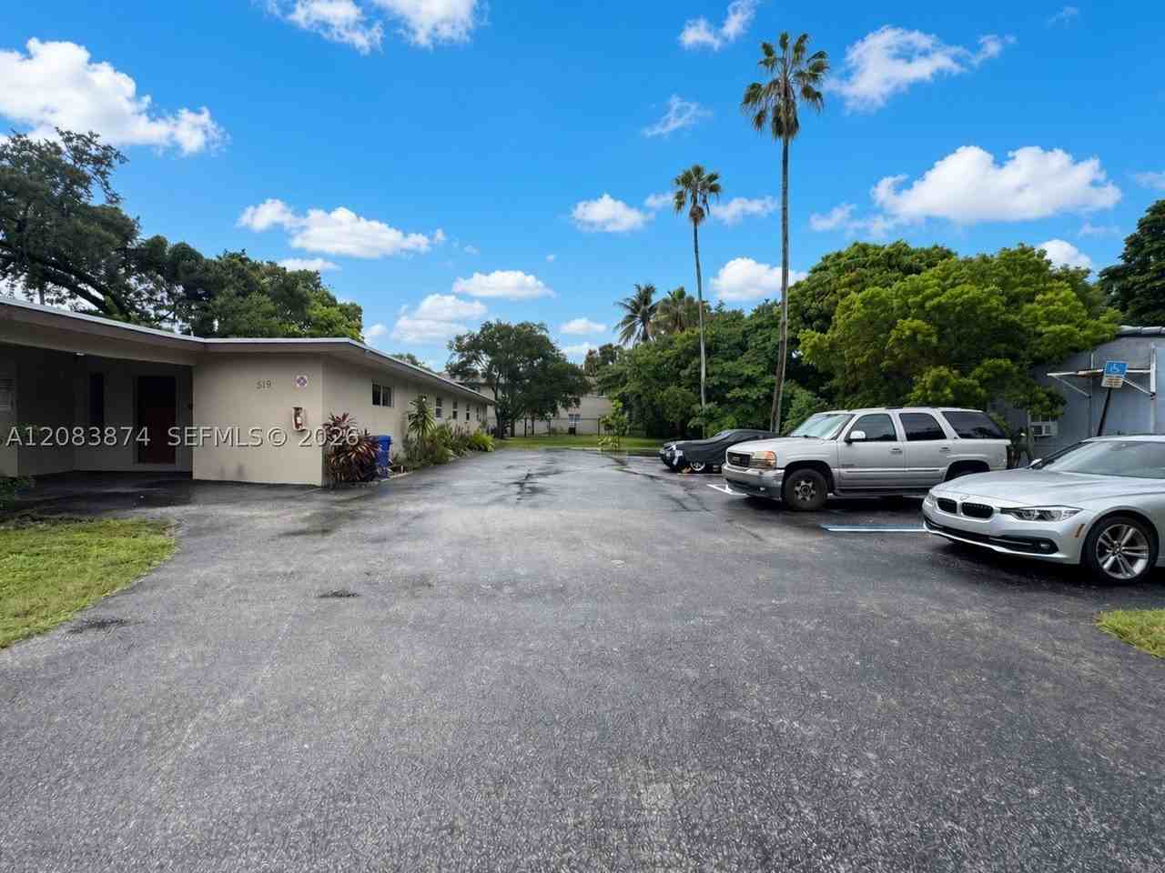 519 Nw 23rd Ave - Photo 4 of 30