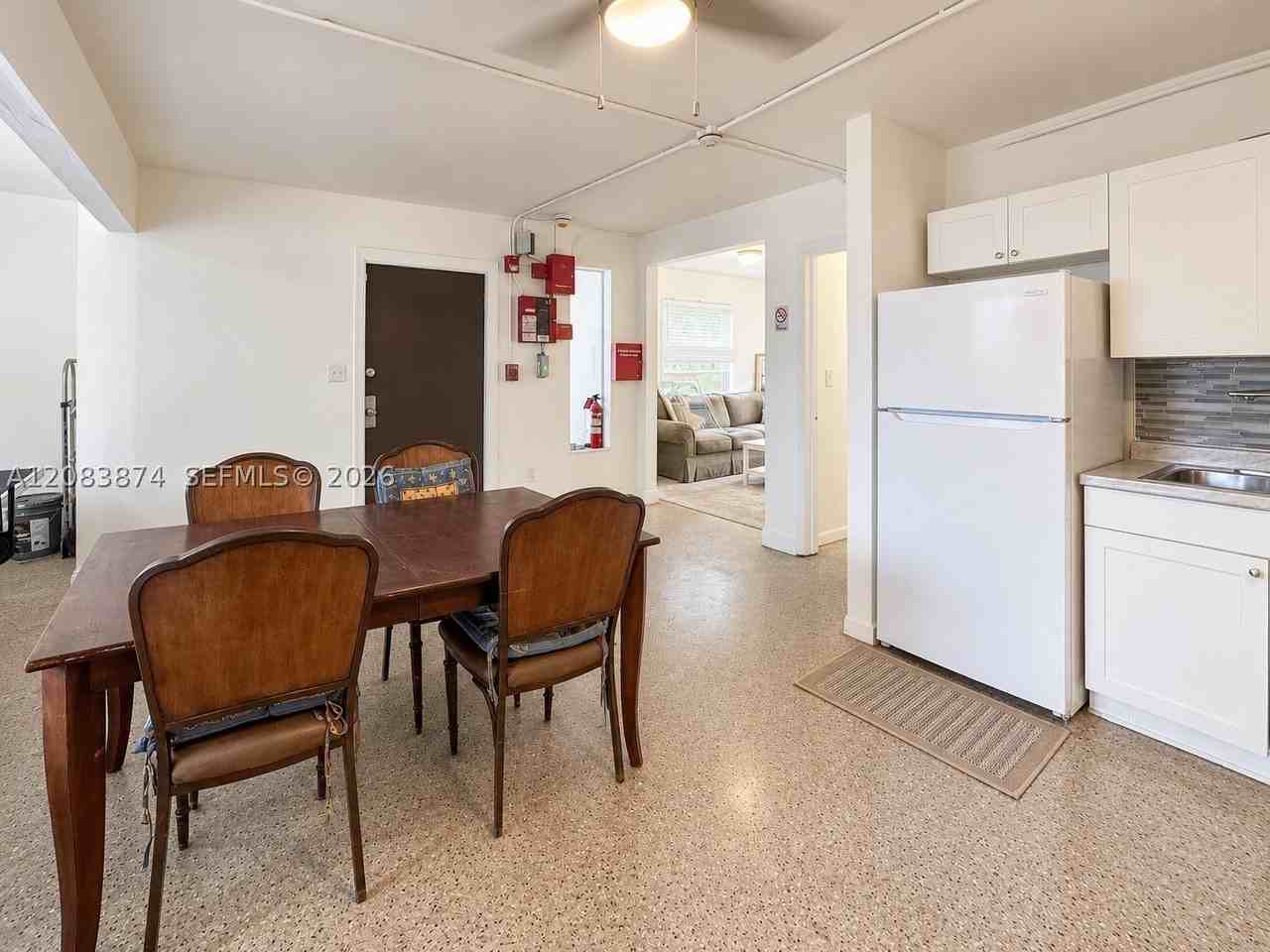 519 Nw 23rd Ave - Photo 5 of 30