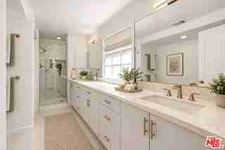 1501 Kelton Ave - Photo 6 of 8