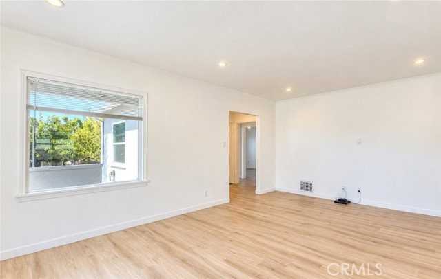 230 Mira Mar Ave #A - Photo 5 of 8