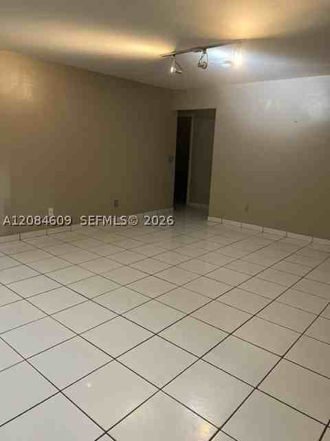 103 Se 5th St #B - Photo 2 of 7