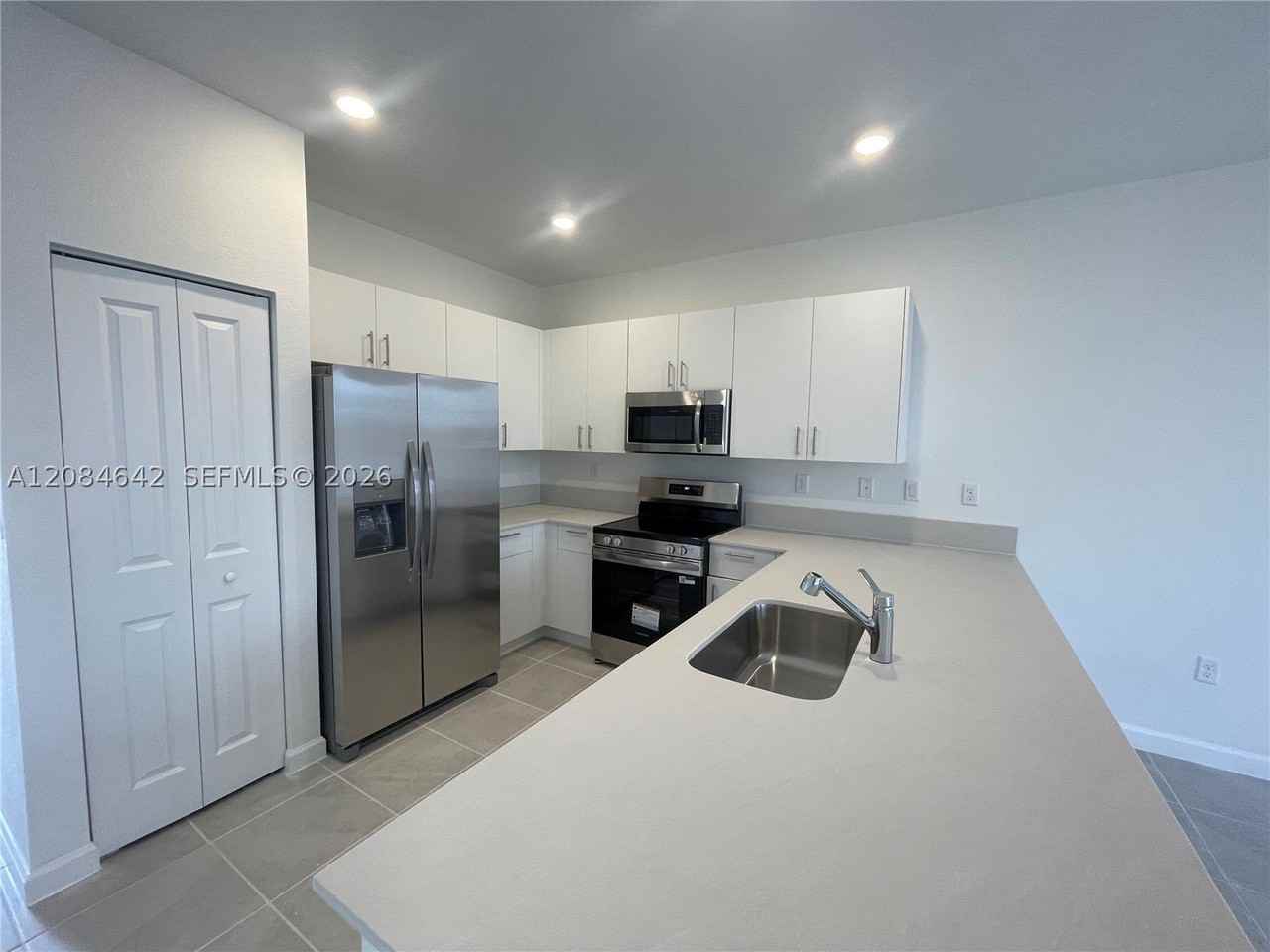 2568 Se 25th Rd #2568 - Photo 6 of 36