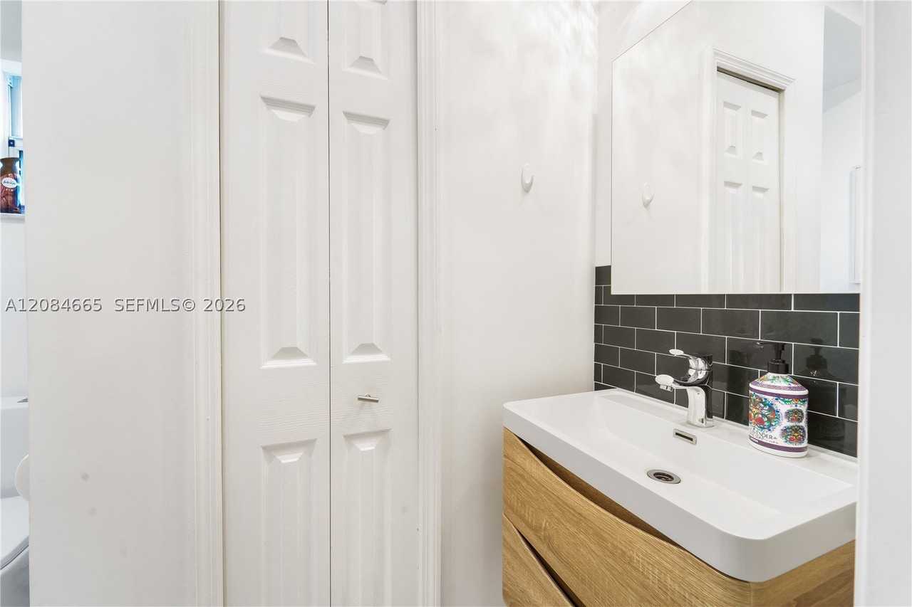 2306 Sw 36th Ave #2306 - Photo 7 of 27