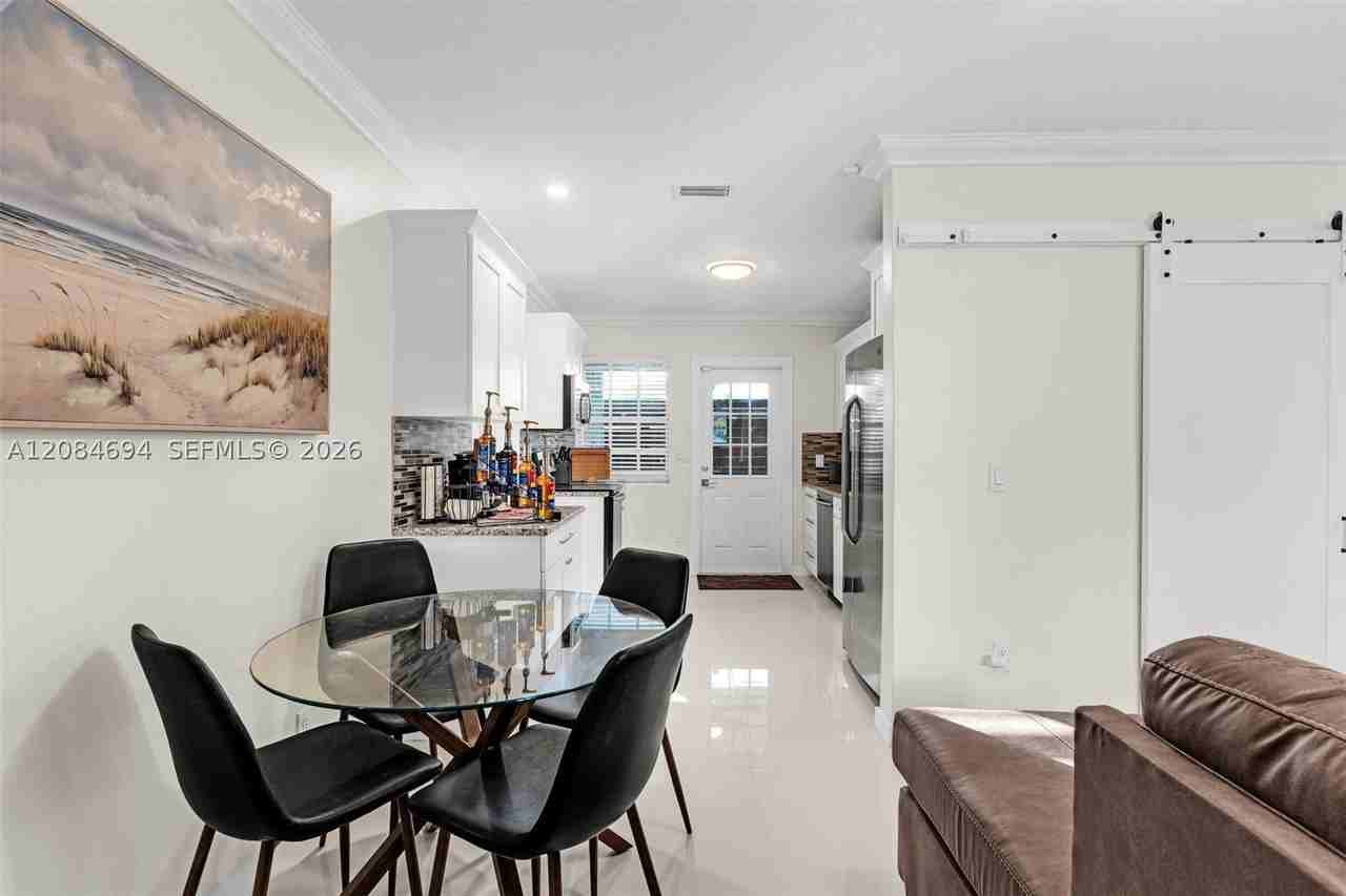 1075 Ne 12th Ave #1075 - Photo 4 of 37