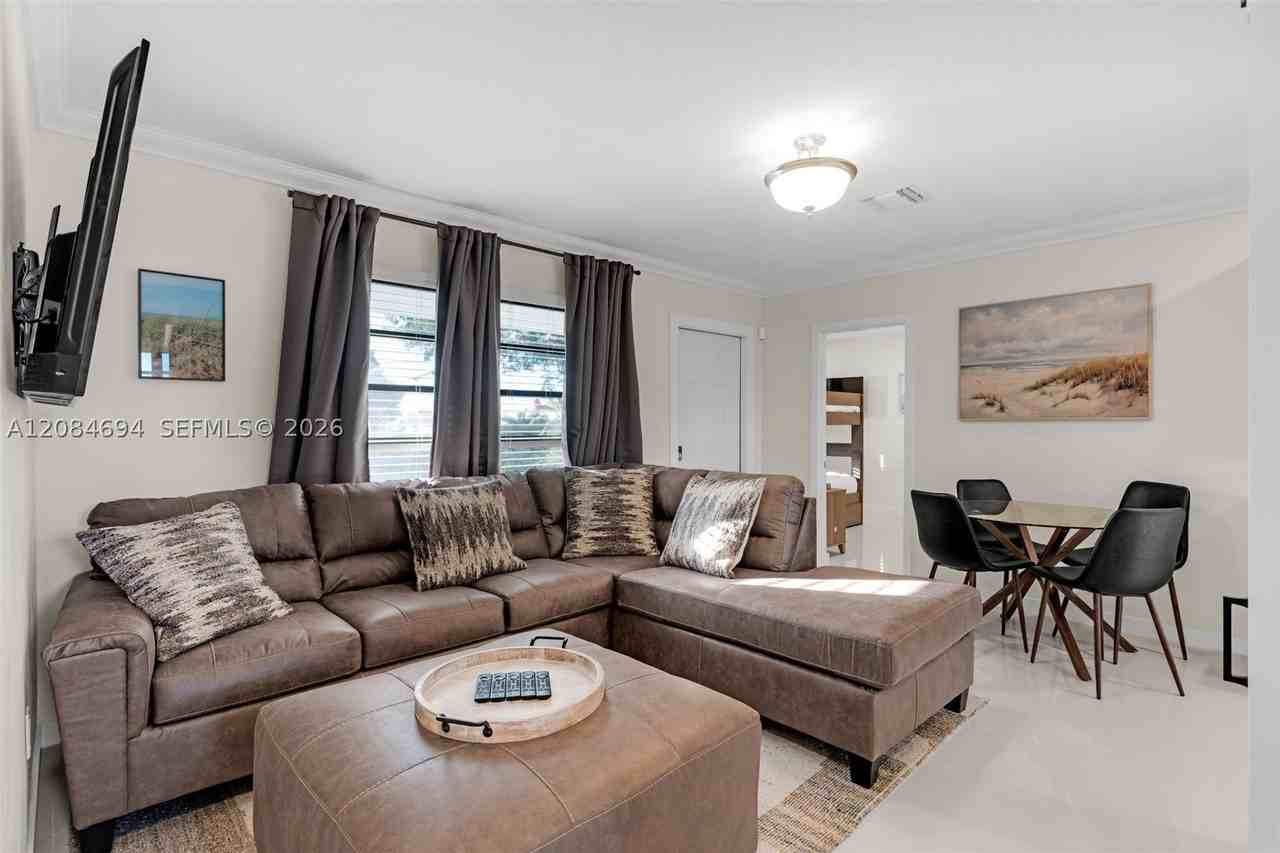 1075 Ne 12th Ave #1075 - Photo 6 of 37