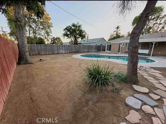 8448 Aura Ave - Photo 3 of 7