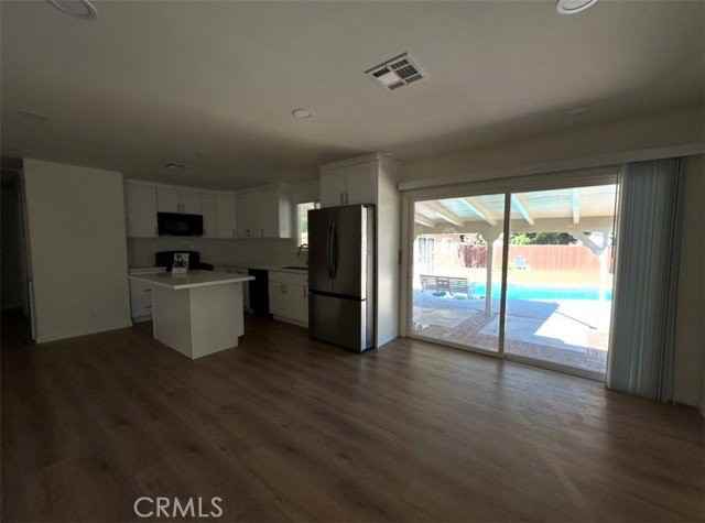8448 Aura Ave - Photo 4 of 7