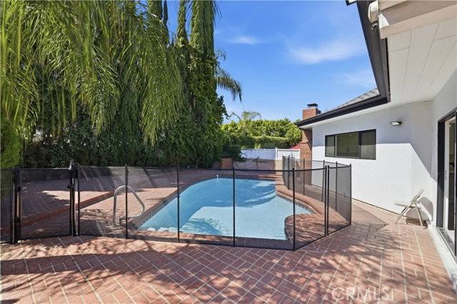 5527 Beckford Ave - Photo 2 of 6