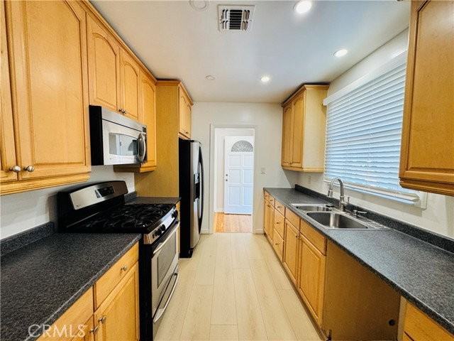 8201 Delco Ave - Photo 4 of 8