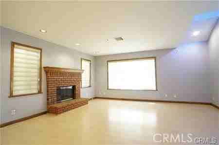 333 Genoa St - Photo 2 of 5