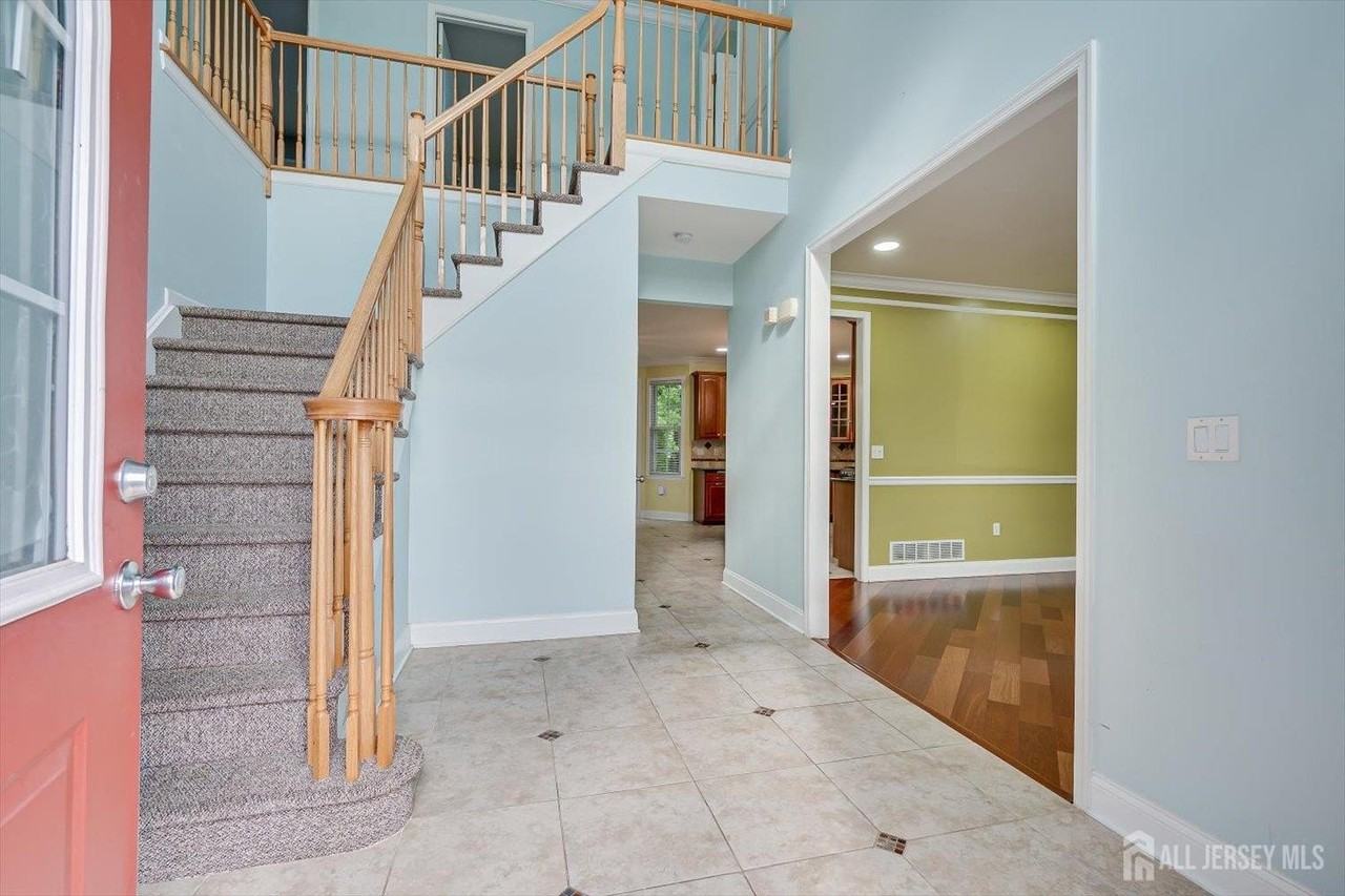 29 Mission Dr - Photo 4 of 50