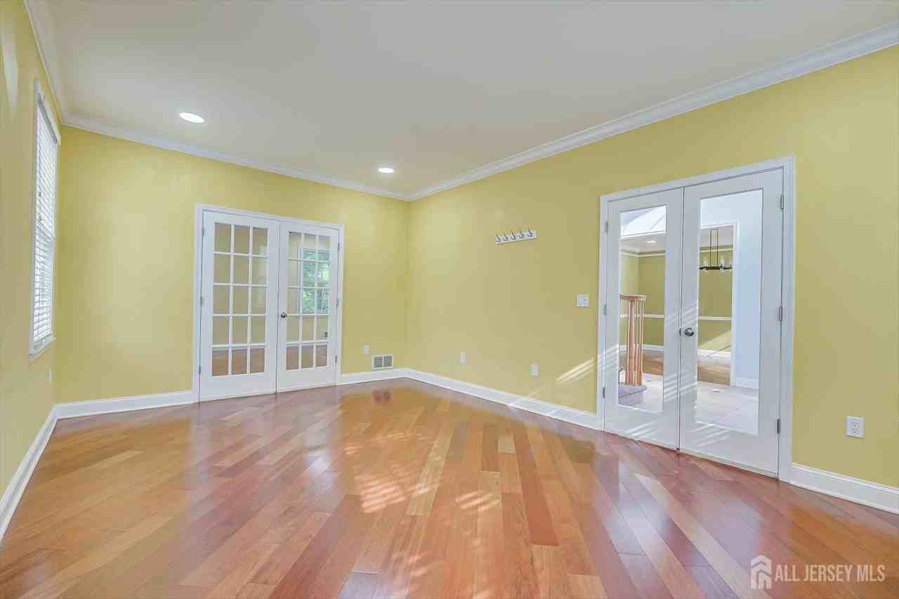 29 Mission Dr - Photo 7 of 50