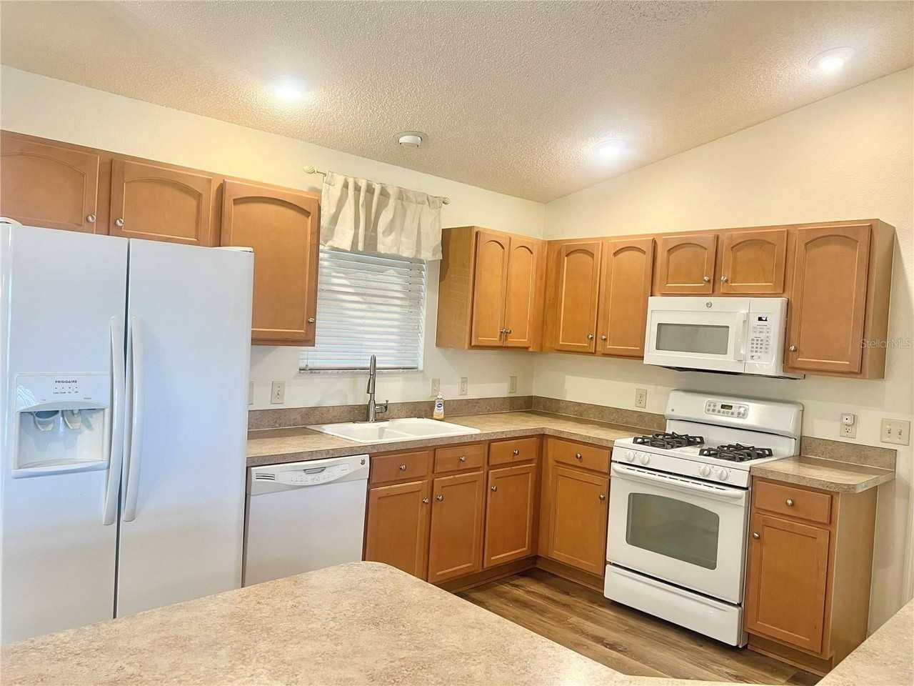 1704 Lisette Way - Photo 6 of 35