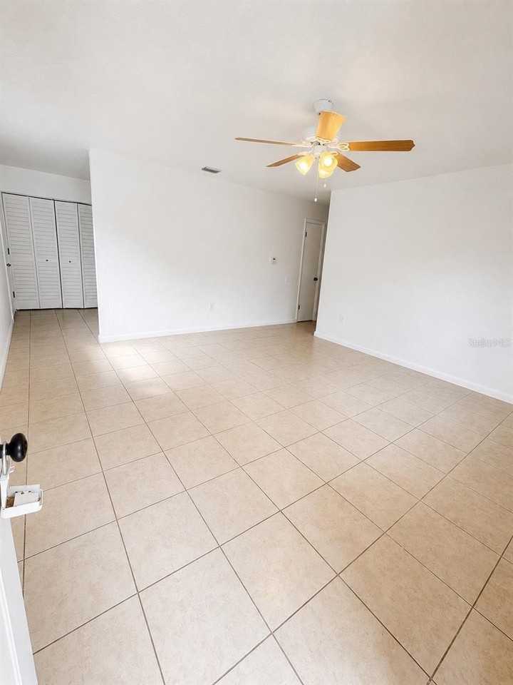 1632 Ne 71st Pl - Photo 2 of 12