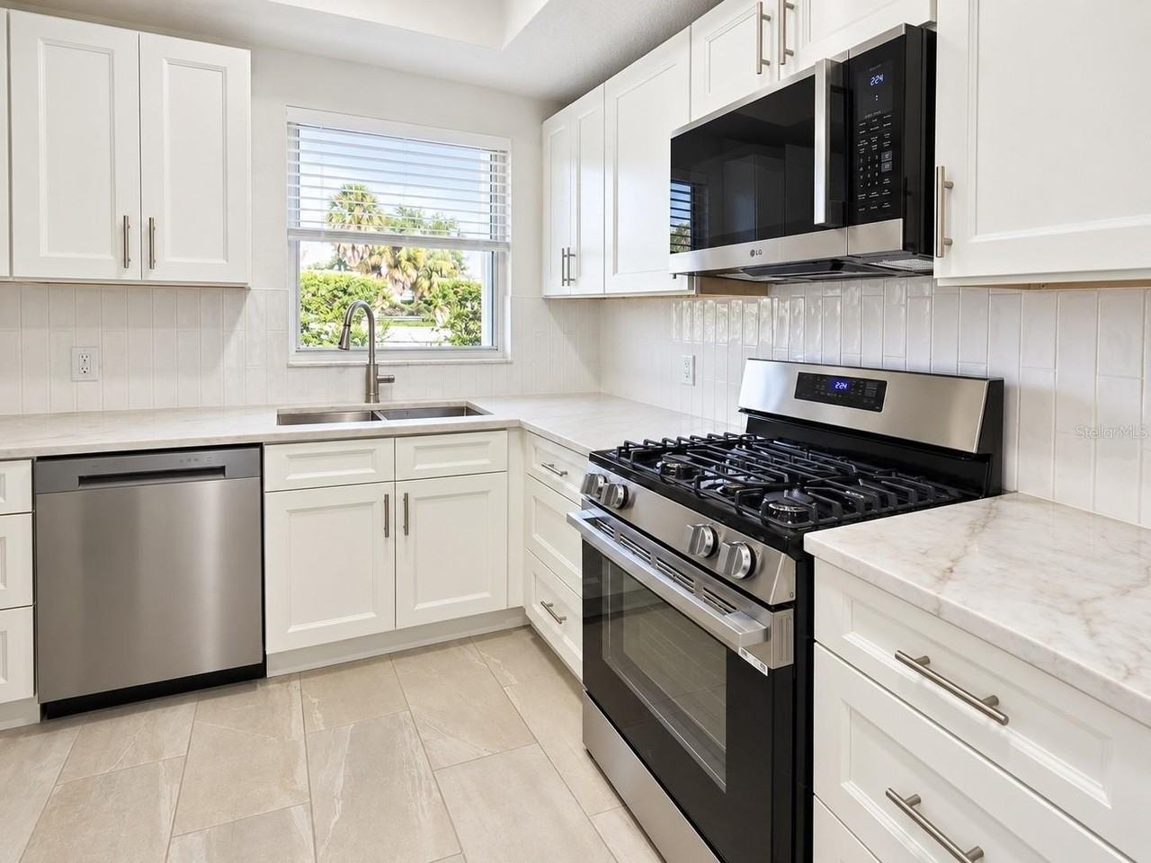 1819 Shore Dr S #106 - Photo 4 of 17