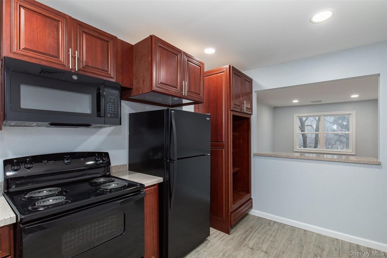 1 Bain Ave - Photo 3 of 12