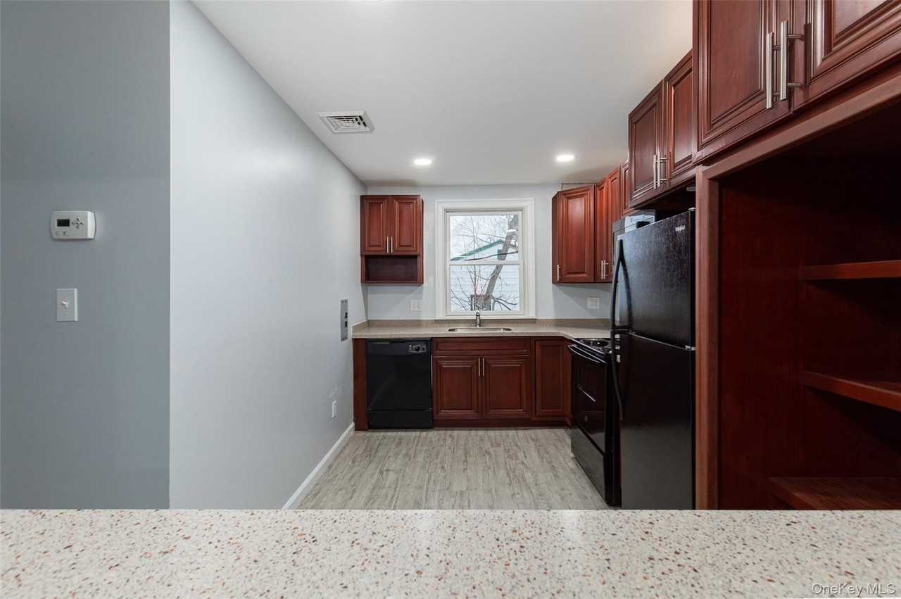 1 Bain Ave - Photo 4 of 12