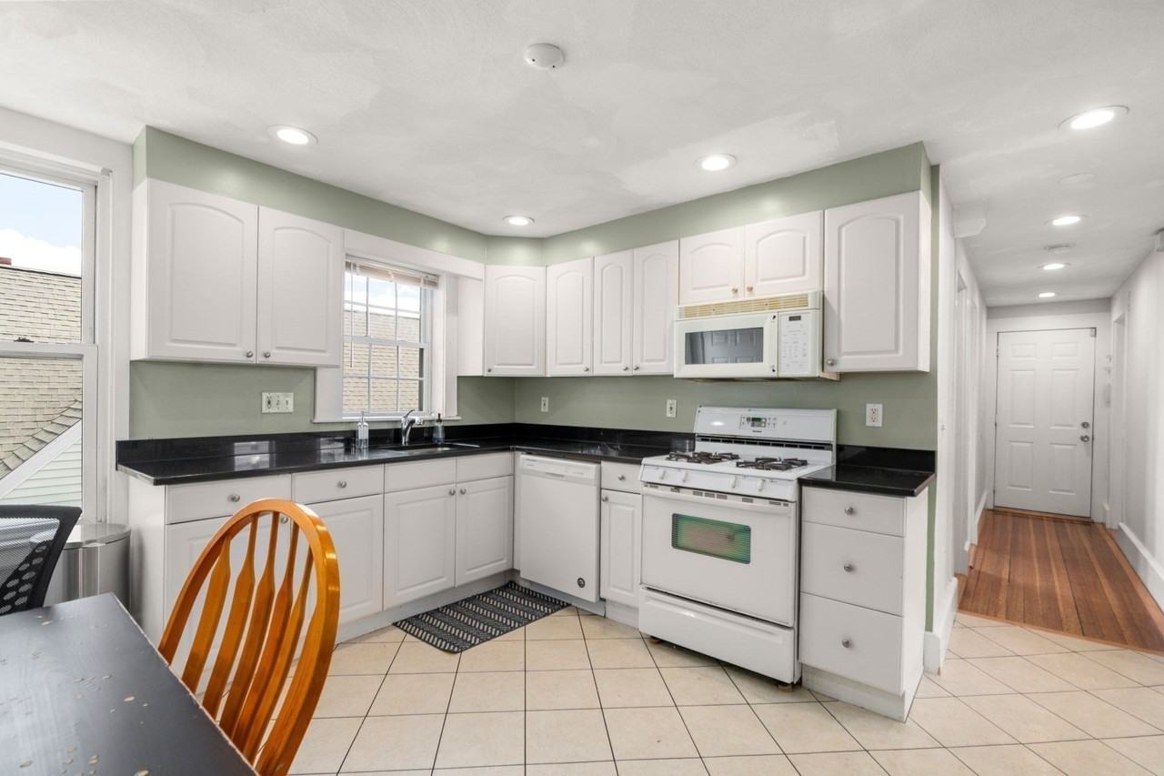93 Easton St #3 - Photo 3 of 17