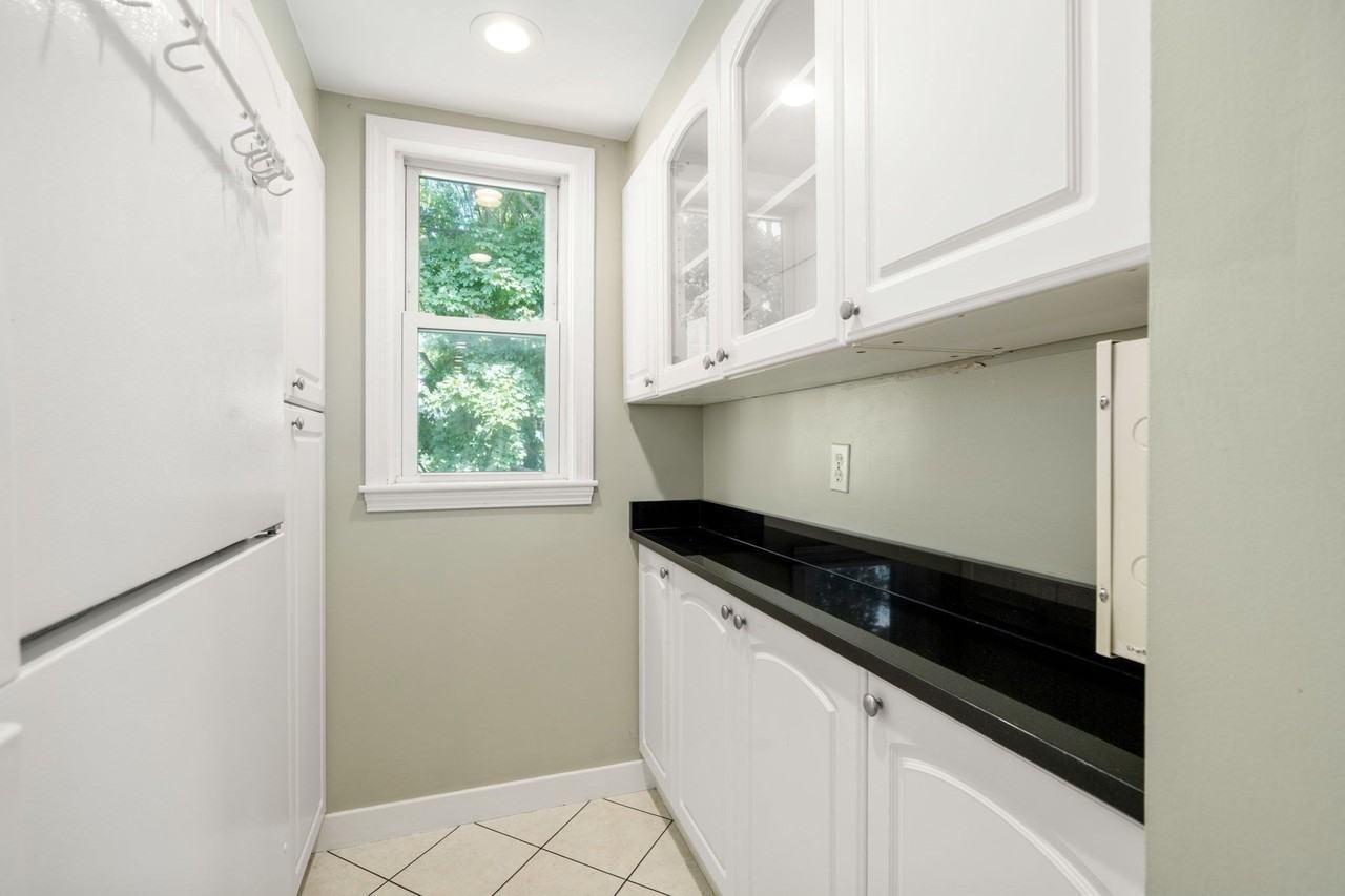 93 Easton St #3 - Photo 5 of 17
