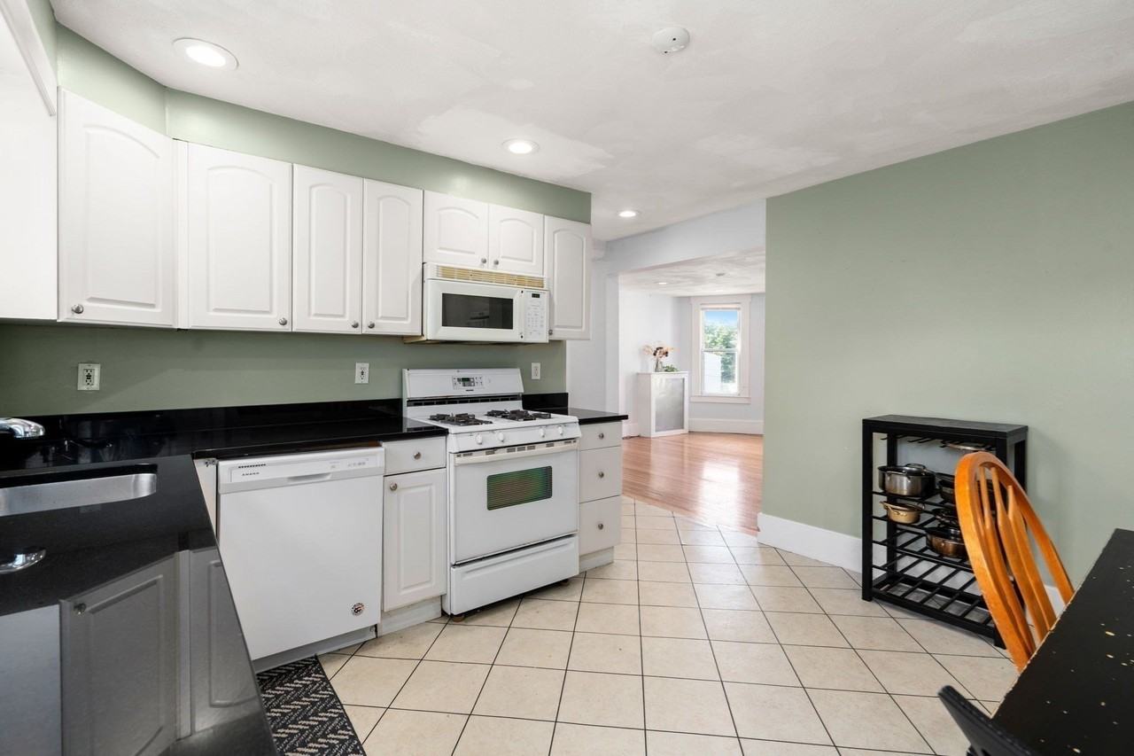 93 Easton St #3 - Photo 6 of 17