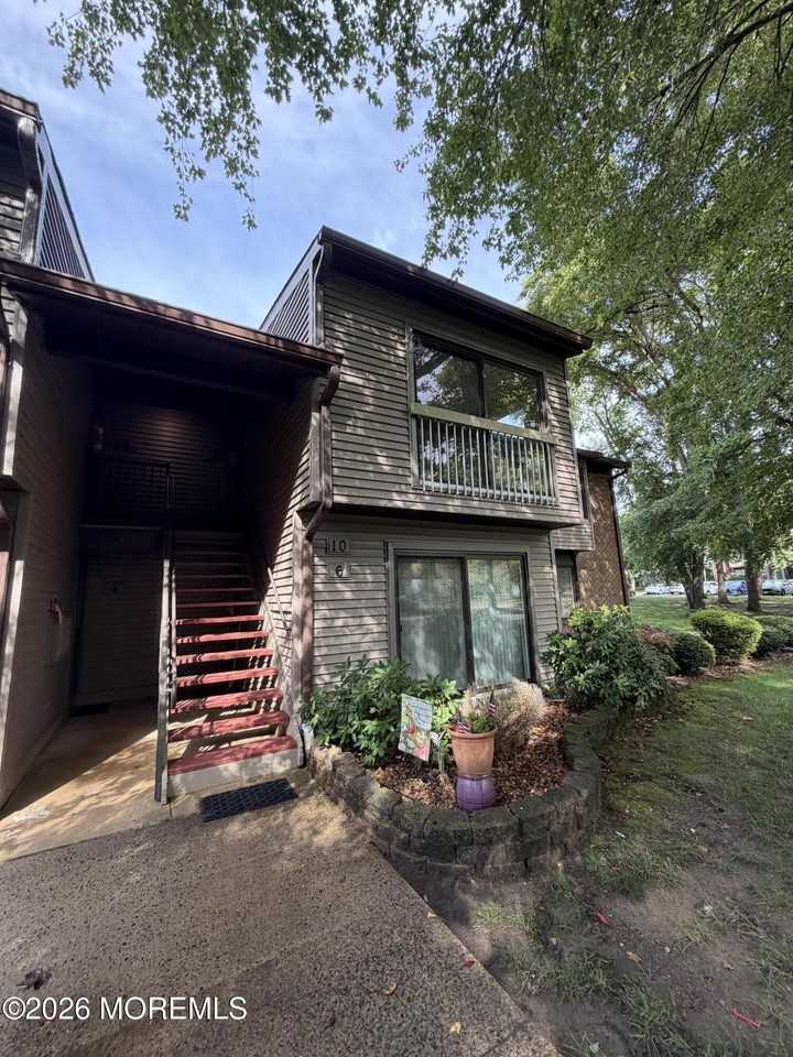 10 Lexington Ct #D