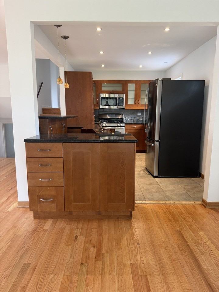 550 Laramie Ave - Photo 2 of 25