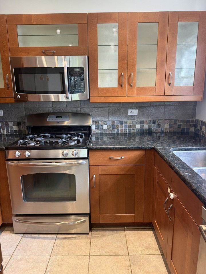 550 Laramie Ave - Photo 4 of 25