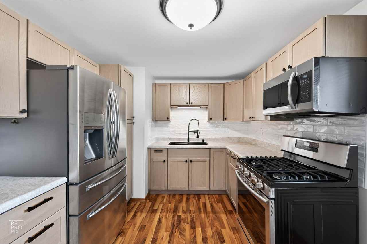 114 S Willow Ln - Photo 2 of 12