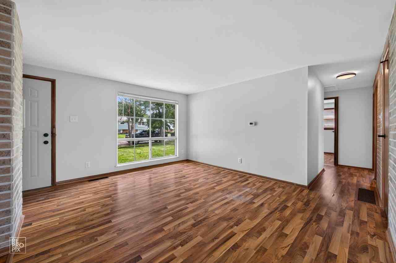 114 S Willow Ln - Photo 6 of 12