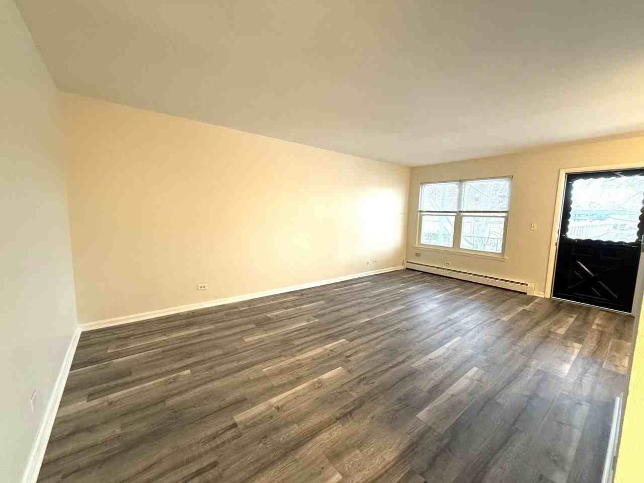 575 Berry Ave #2E - Photo 2 of 4