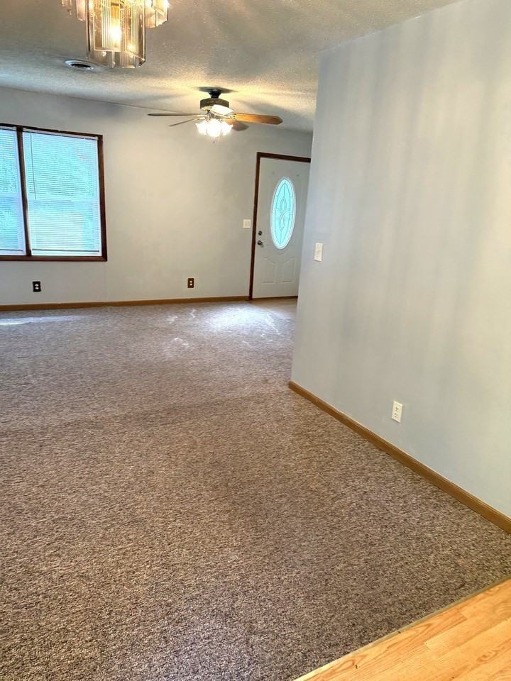 555 W Bluff St - Photo 4 of 8