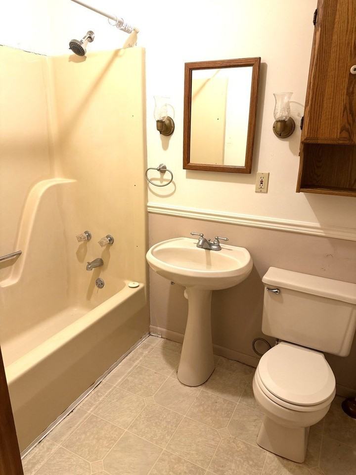 555 W Bluff St - Photo 5 of 8