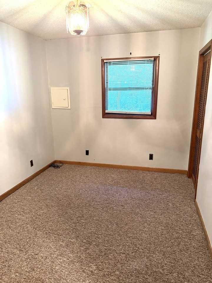 555 W Bluff St - Photo 6 of 8
