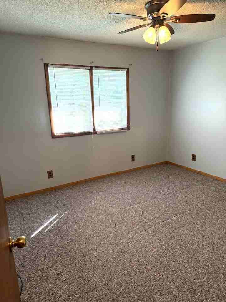 555 W Bluff St - Photo 7 of 8
