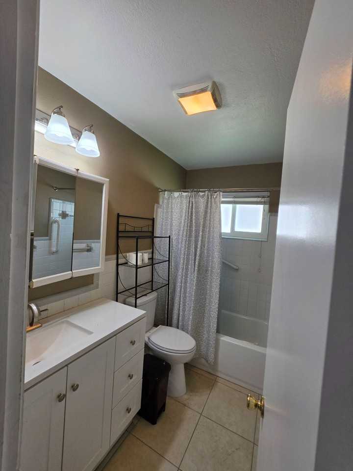 Ne 18th Ave - Photo 6 of 11