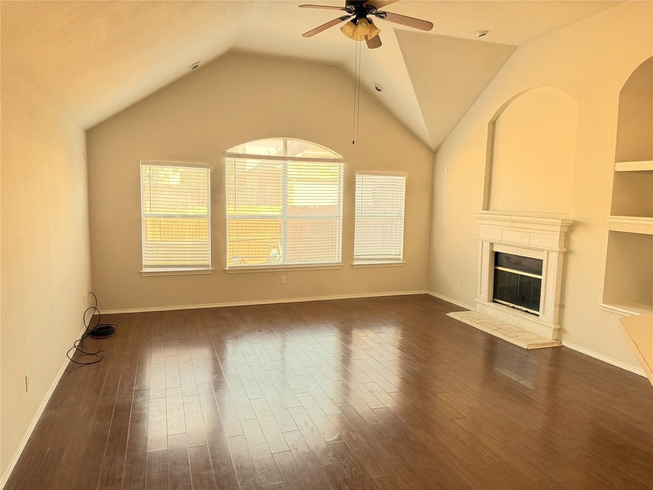 2034 Wimbledon Dr - Photo 2 of 11