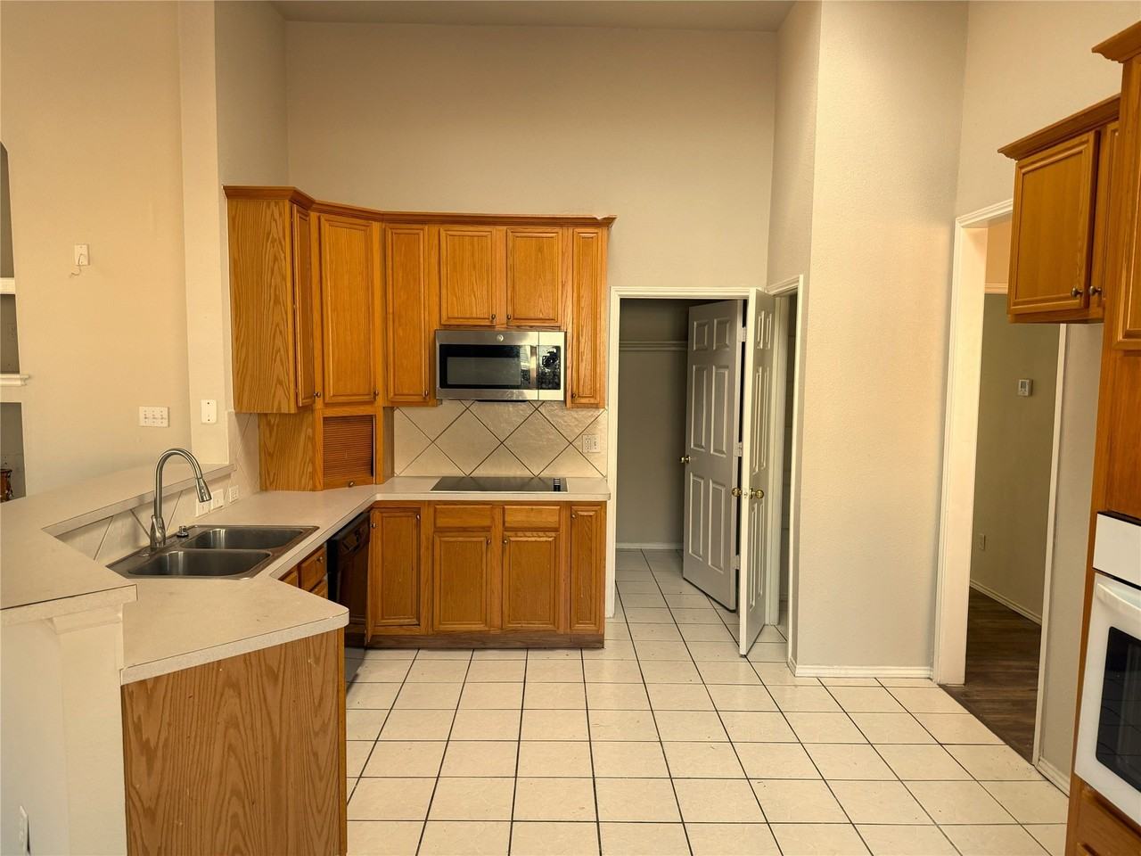 2034 Wimbledon Dr - Photo 4 of 11