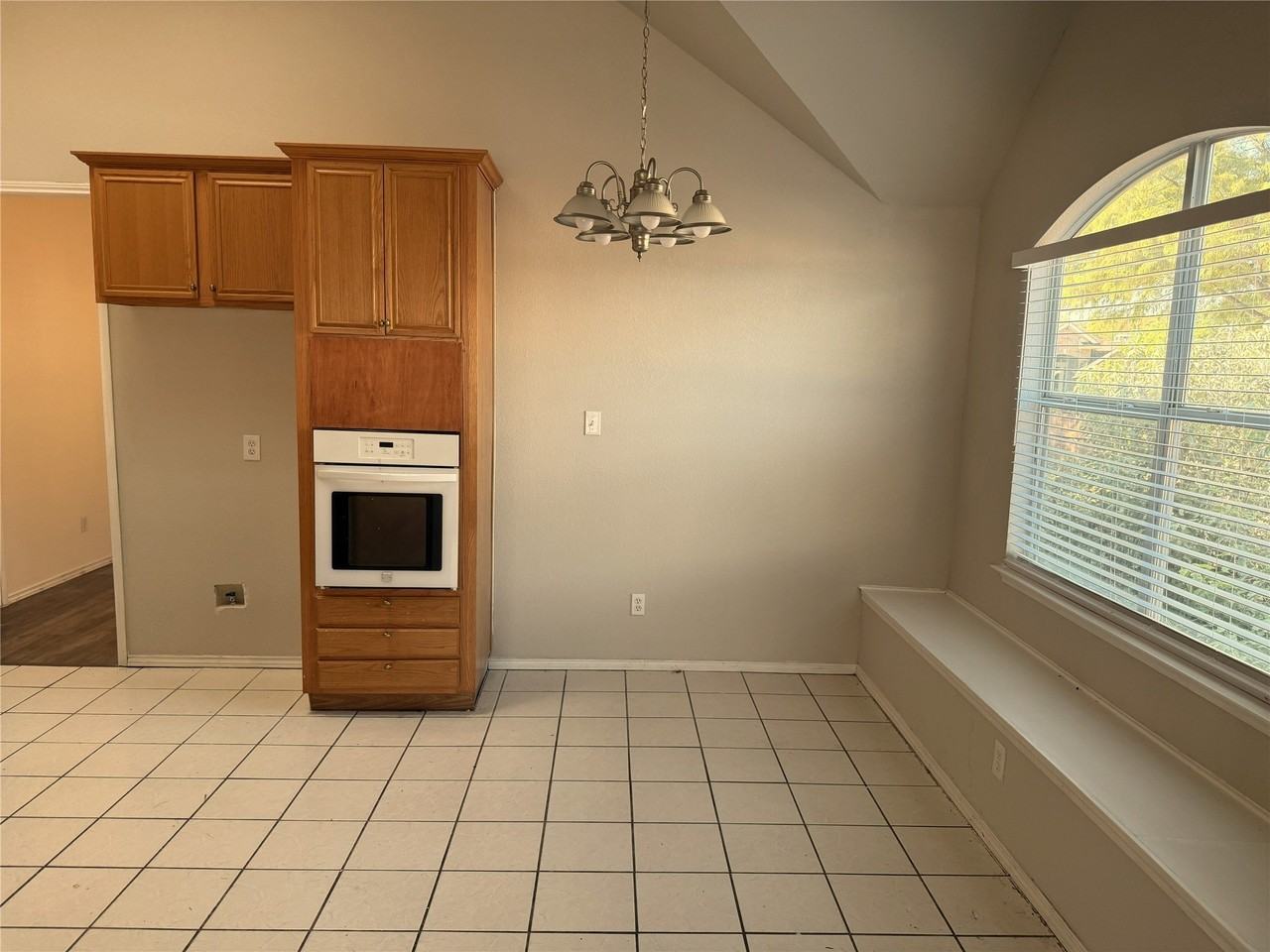 2034 Wimbledon Dr - Photo 5 of 11