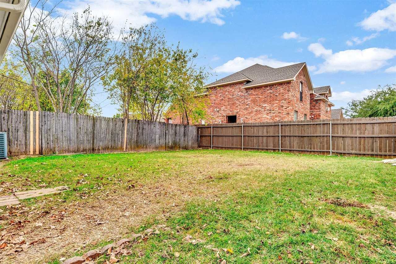 9831 Windy Ridge Rd - Photo 4 of 31