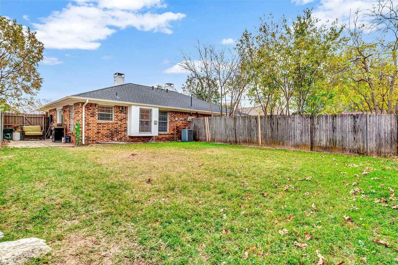 9831 Windy Ridge Rd - Photo 5 of 31
