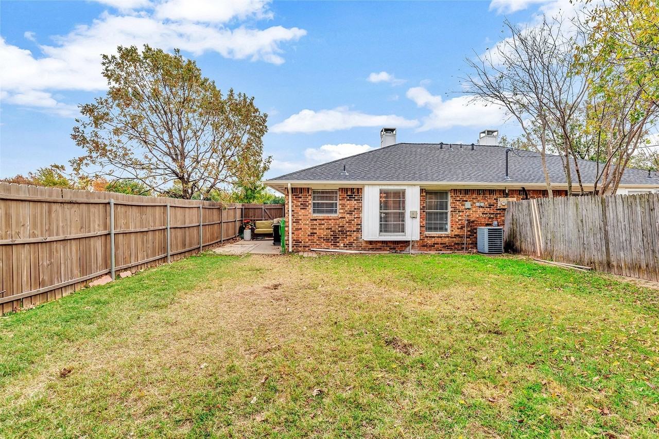 9831 Windy Ridge Rd - Photo 6 of 31