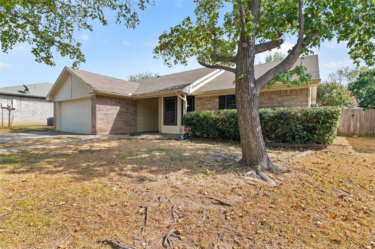 2812 Terry Ct - Photo 2 of 29