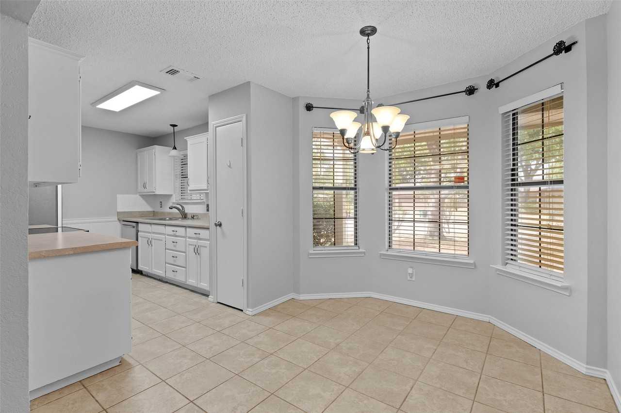 2812 Terry Ct - Photo 5 of 29