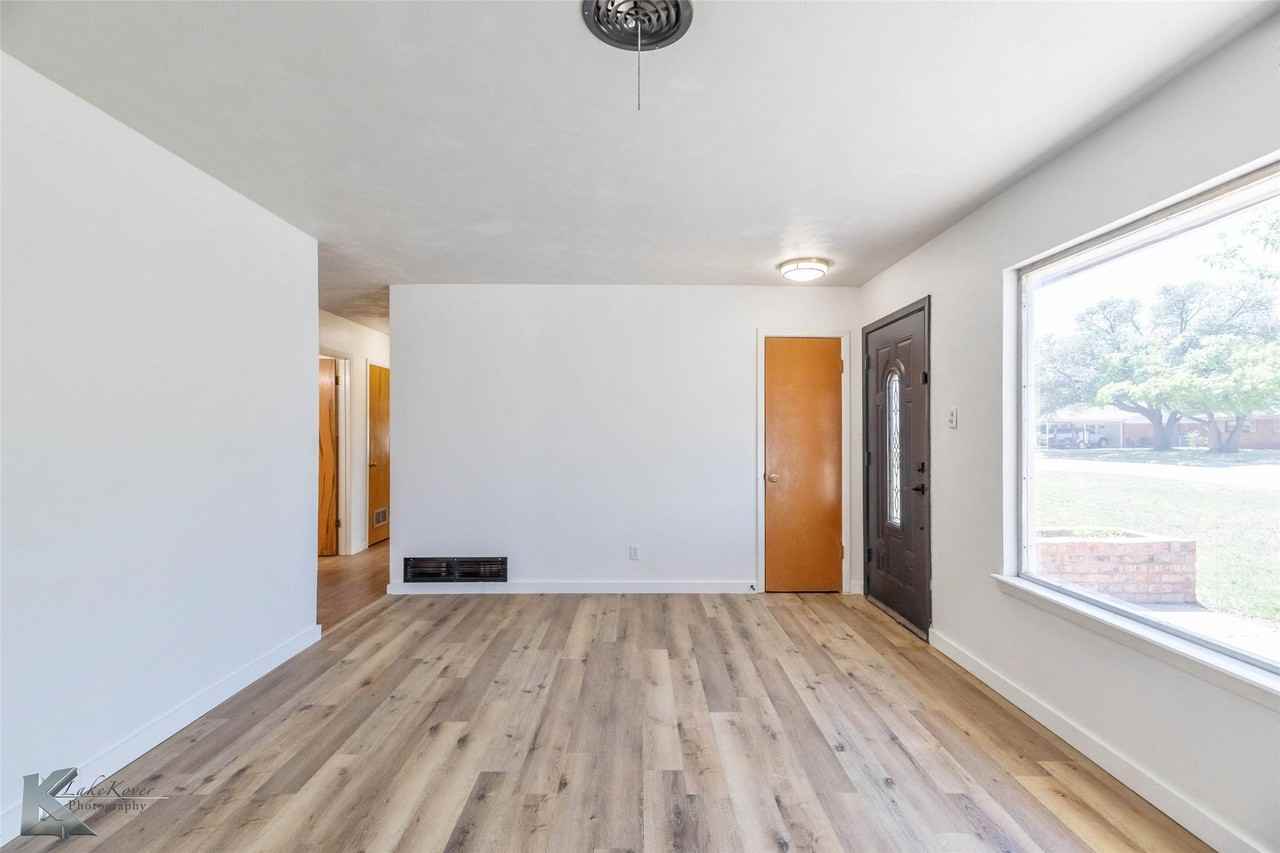 1417 Westwood Dr - Photo 3 of 25